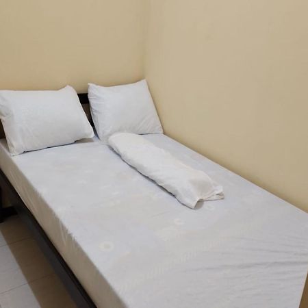 Oyo 91209 Arjuna Residence Syariah Sby Surabaia Exterior foto