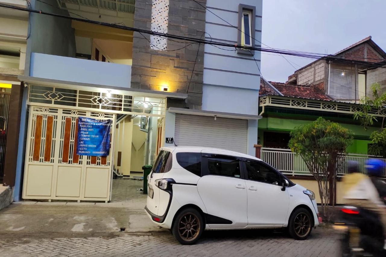 Oyo 91209 Arjuna Residence Syariah Sby Surabaia Exterior foto
